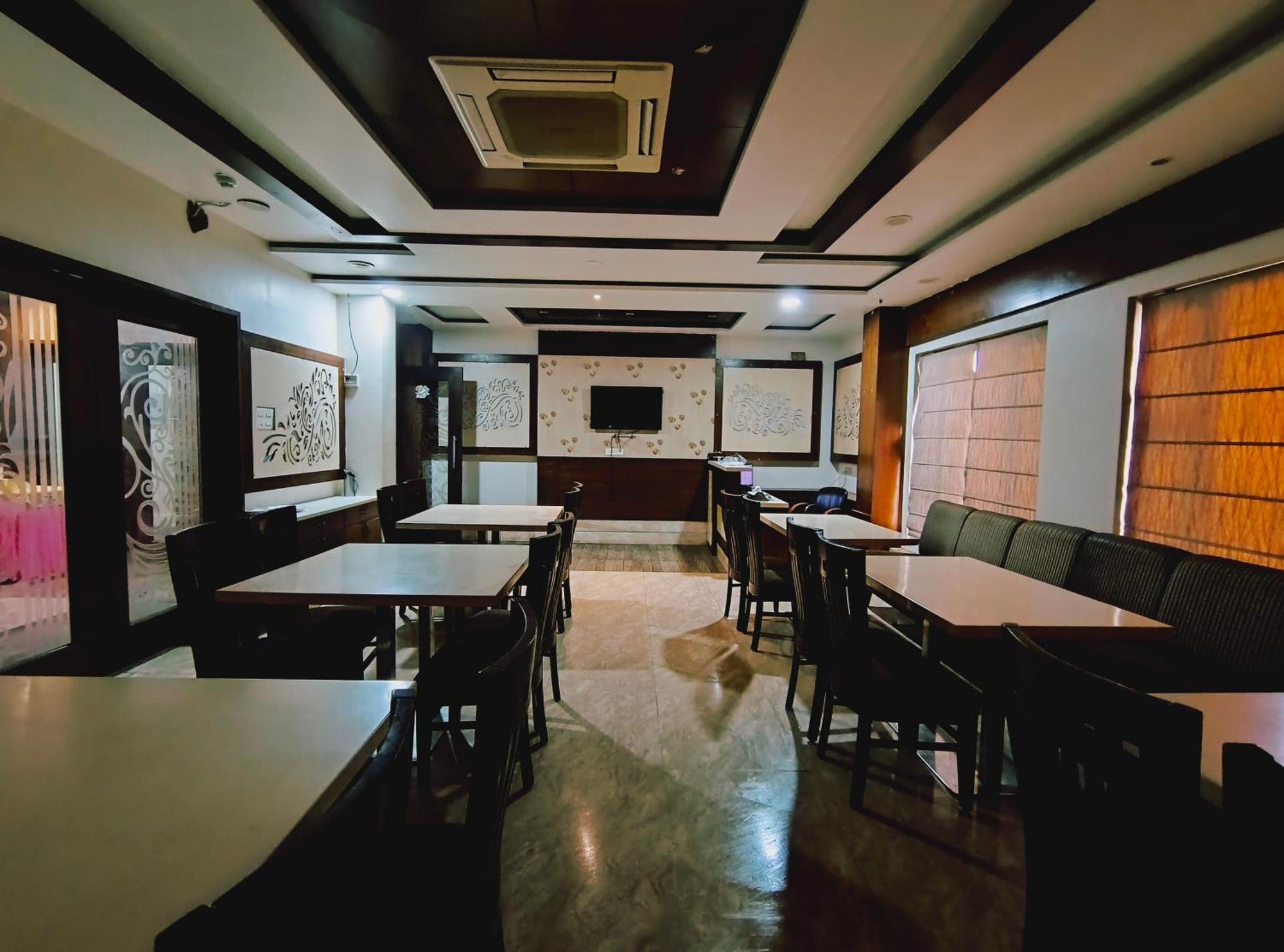 P Palace - Near Kashi Vishwanath Temple バラナシ エクステリア 写真