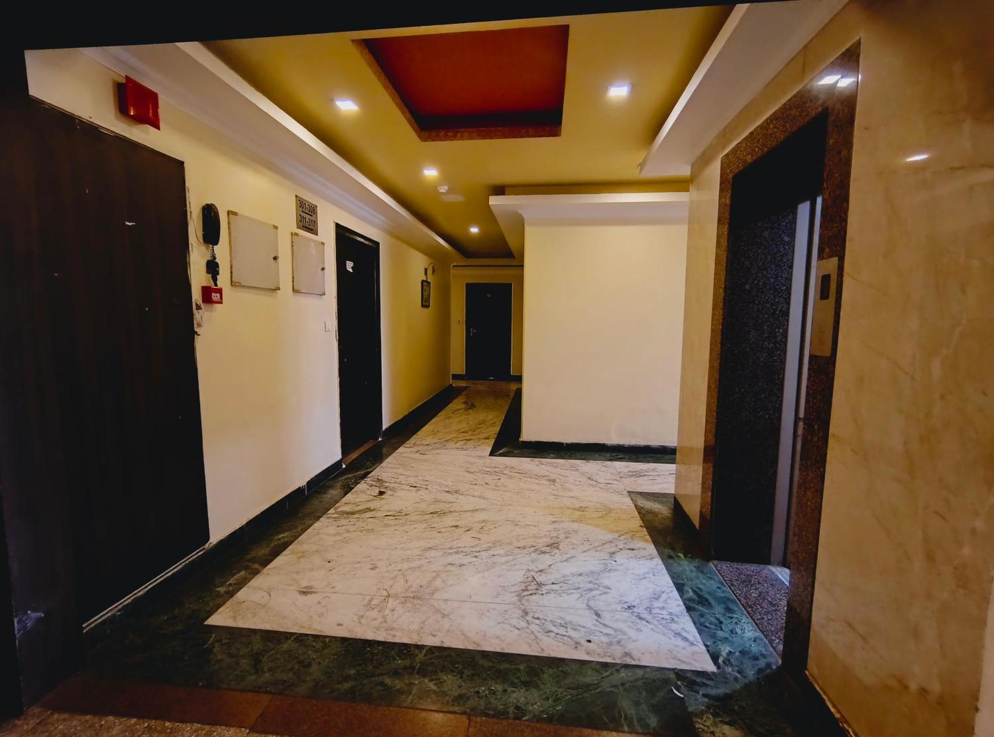 P Palace - Near Kashi Vishwanath Temple バラナシ エクステリア 写真