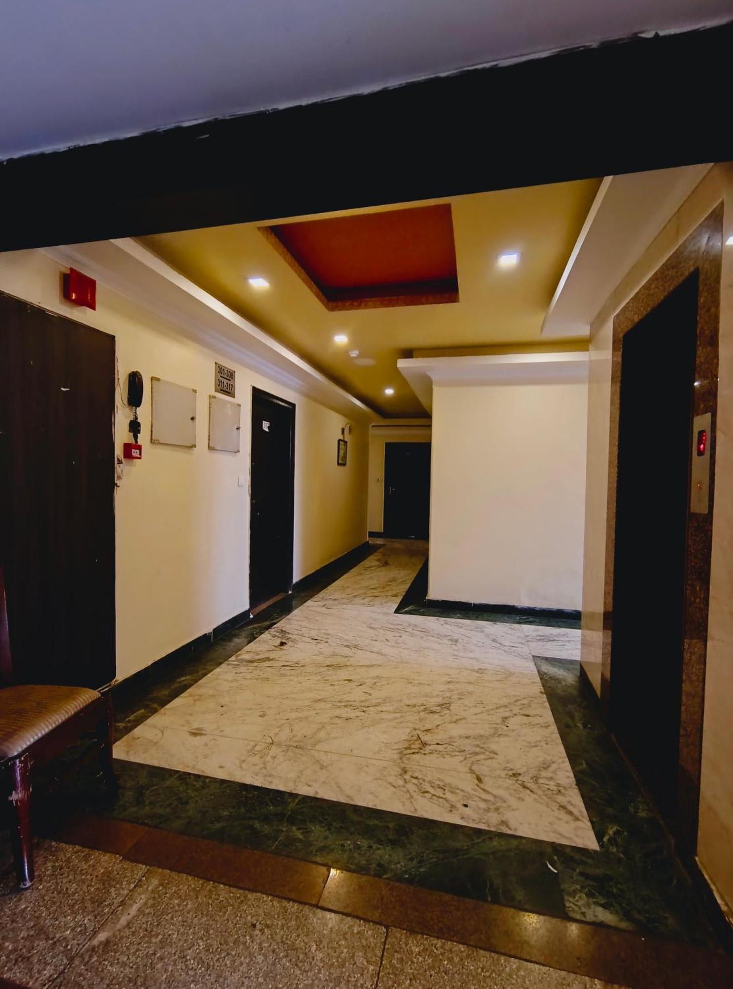 P Palace - Near Kashi Vishwanath Temple バラナシ エクステリア 写真